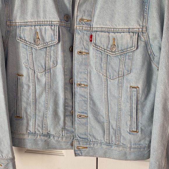 Levi's Women's Ex-Boyfriend Trucker light washed Denim Jacket XS - Picture 5 of 6